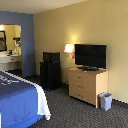 Days Inn By Wyndham Crystal River-2
